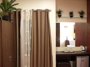 Double Room | In-room safe, bed sheets