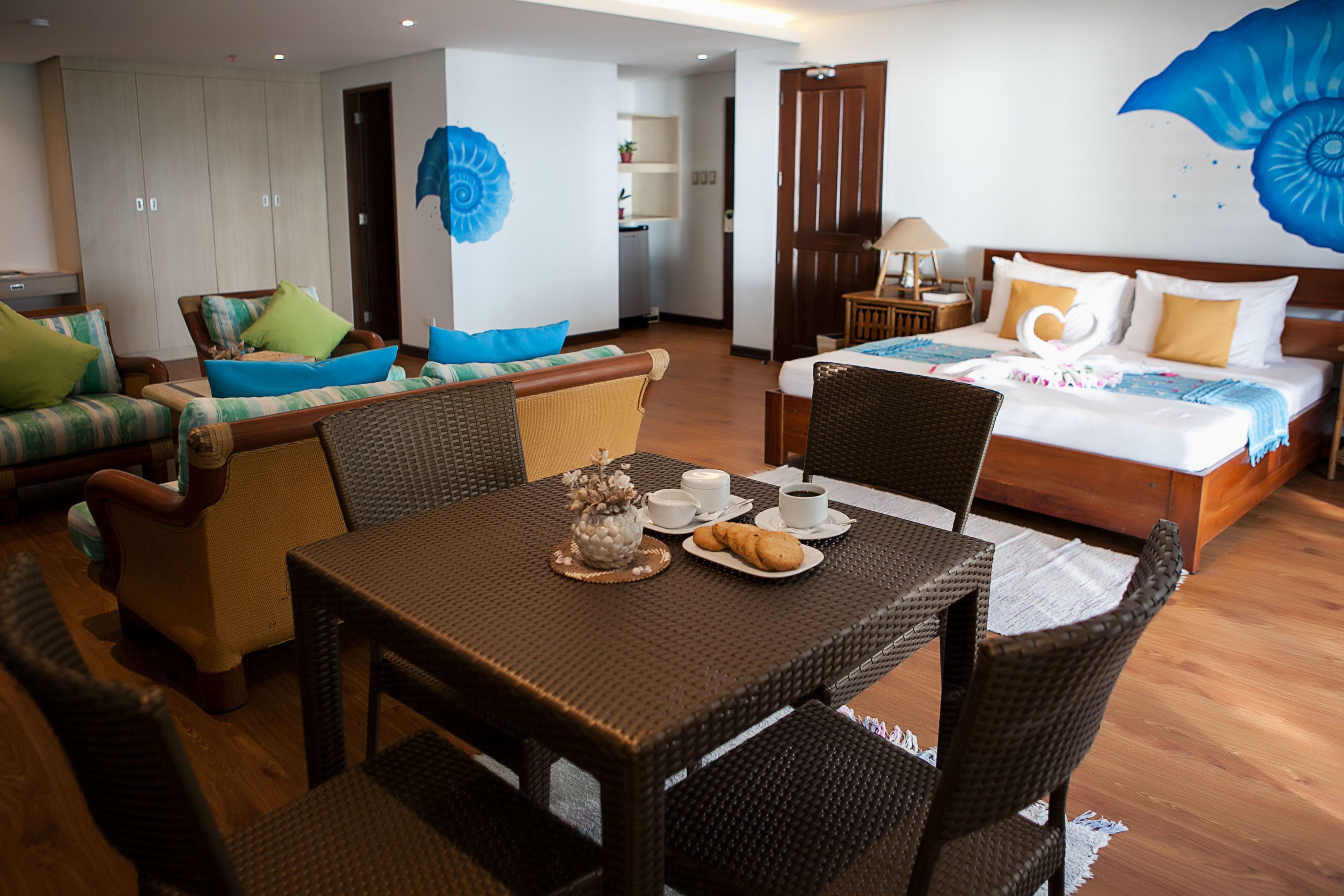 Suite | Living area | Flat-screen TV