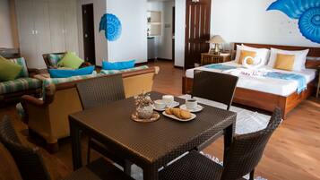 Suite | Living area | Flat-screen TV