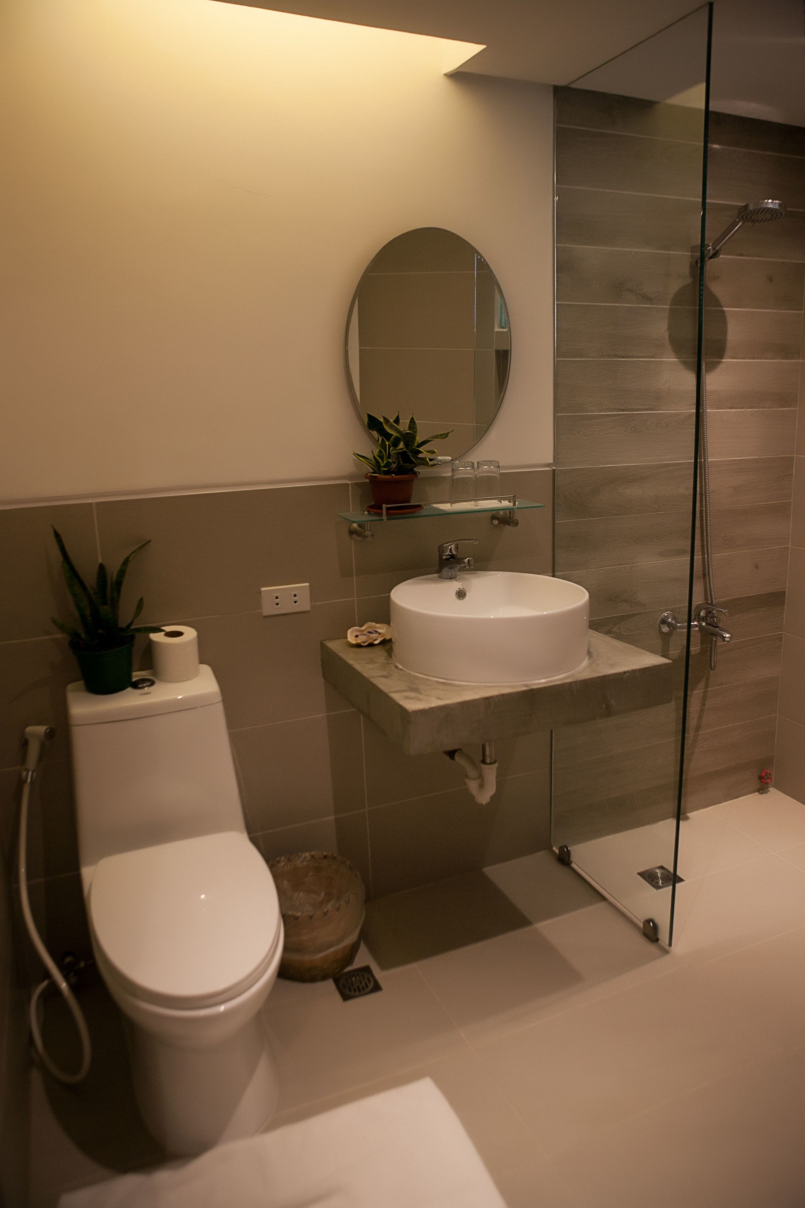 suite | bathroom | shower, rainfall showerhead, free toiletries, hair dryer