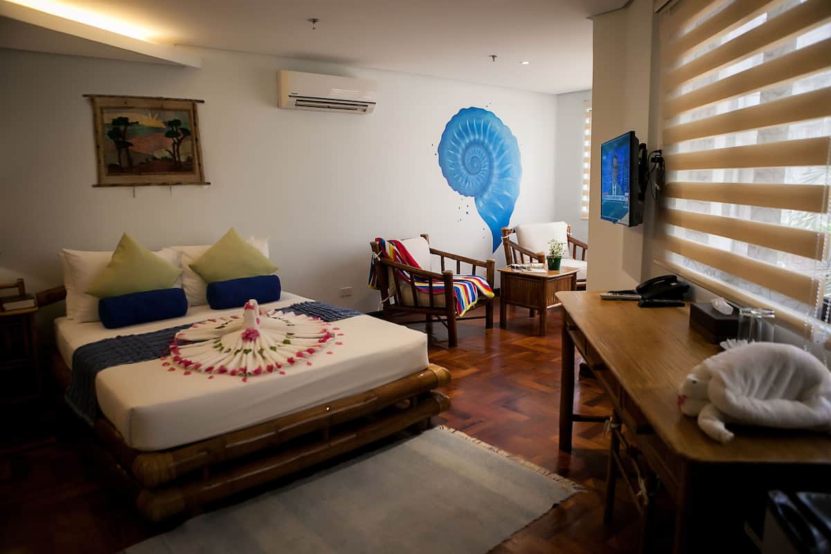 Executive Room, 1 Queen Bed | In-room safe, desk, rollaway beds, free WiFi
