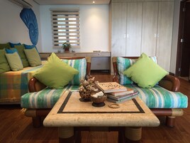 Suite | Living area | Flat-screen TV