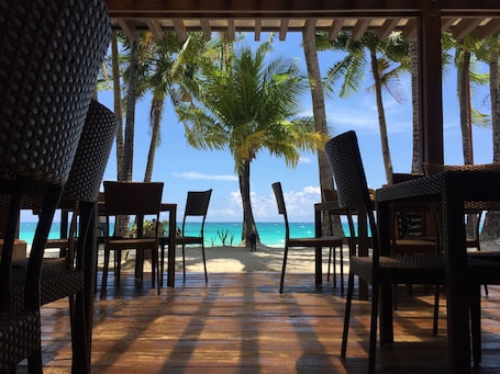 Breakfast, lunch, dinner served; Filipino cuisine, beach views