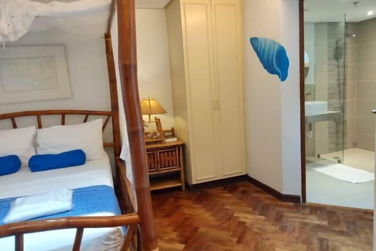 In-room safe, desk, rollaway beds, free WiFi