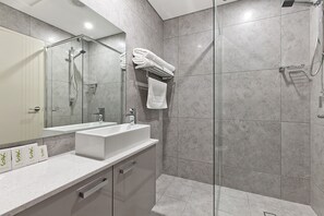 Free toiletries, hair dryer, towels, soap - Argus Hotel Darwin (Darwin)