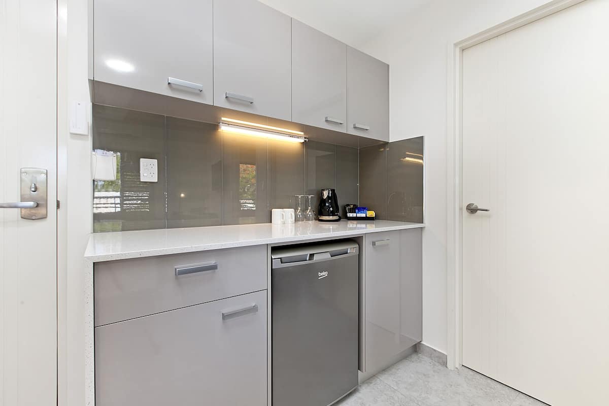 deluxe double room, 2 queen beds | coffee and/or coffee maker