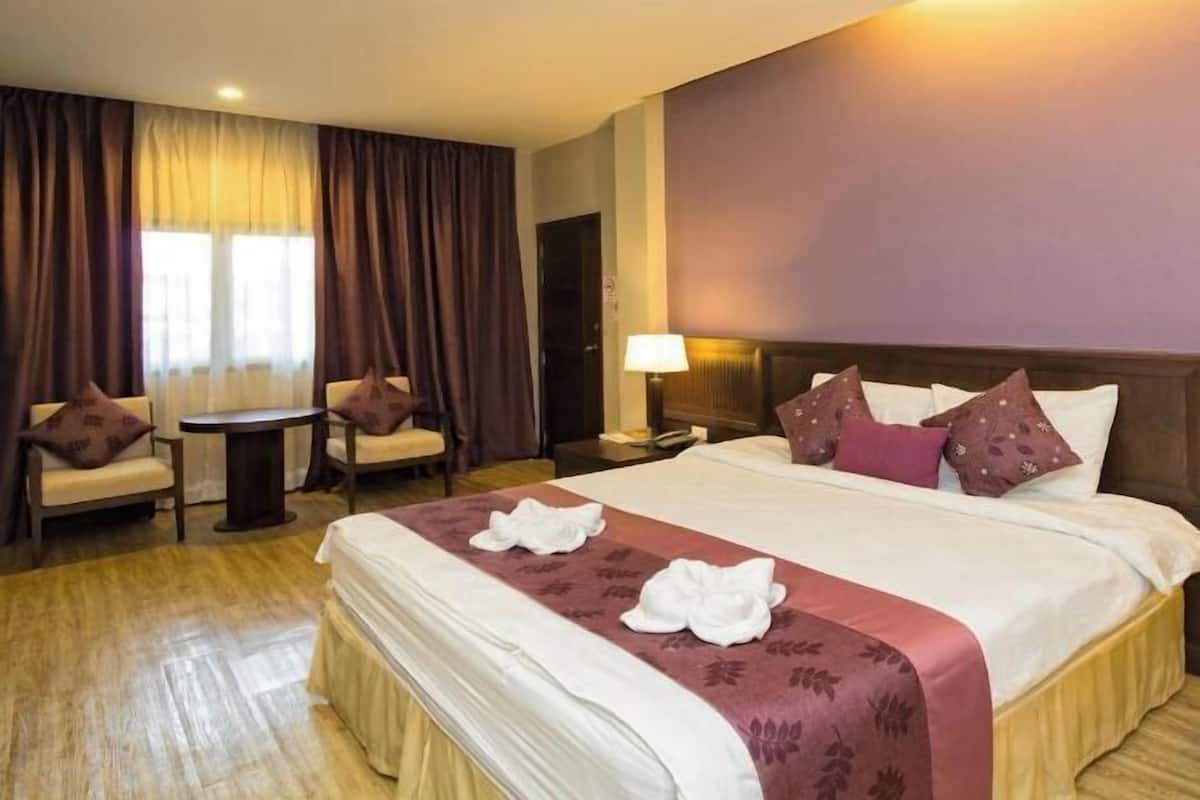 Escrivaninha, cortinas blackout, Wi-Fi de cortesia, roupa de cama