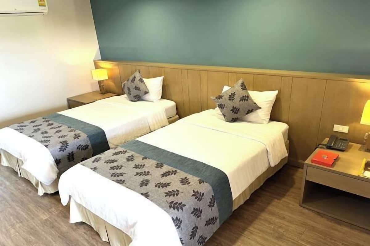Escritorio, cortinas blackout, wifi gratis y ropa de cama