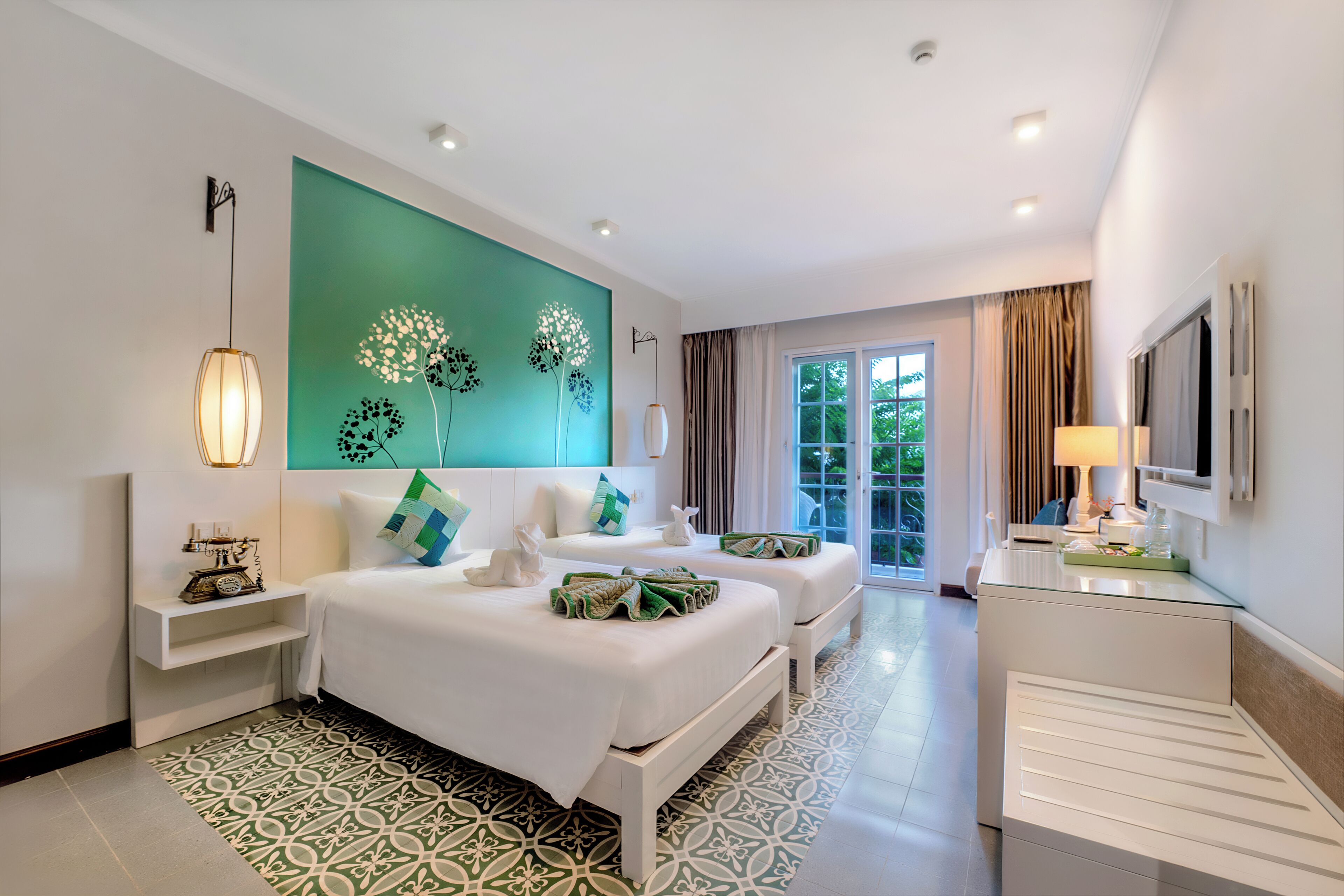 3 bedrooms, hypo-allergenic bedding, memory-foam beds, minibar