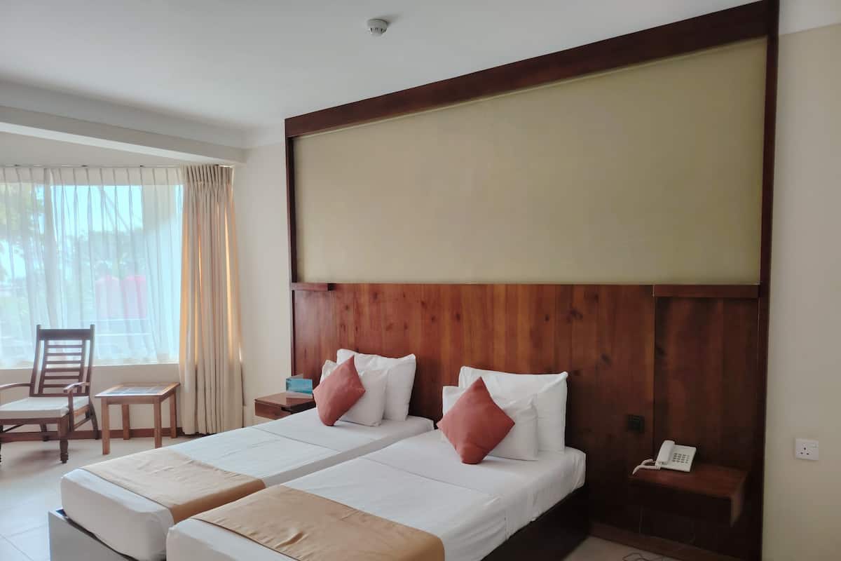 Deluxe Sea view With Balcony | 1 bedroom, free minibar items, in-room safe, desk