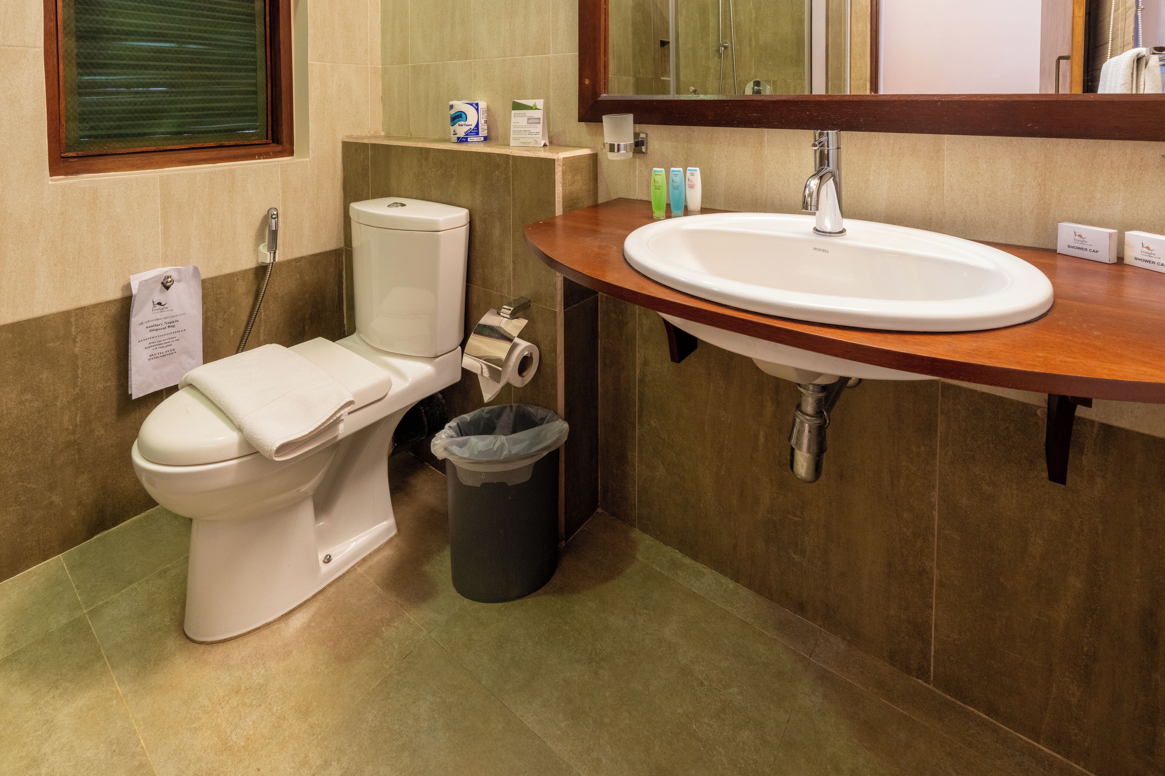 standard non sea view | bathroom | shower, free toiletries, hair dryer, bathrobes