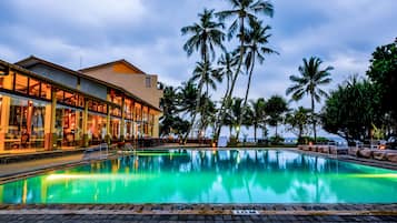 Outdoor pool, pool umbrellas, sun loungers