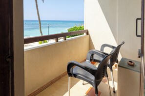 Deluxe Sea view With Balcony | 1 bedroom, free minibar items, in-room safe, desk - Insight resort (Ahangama)