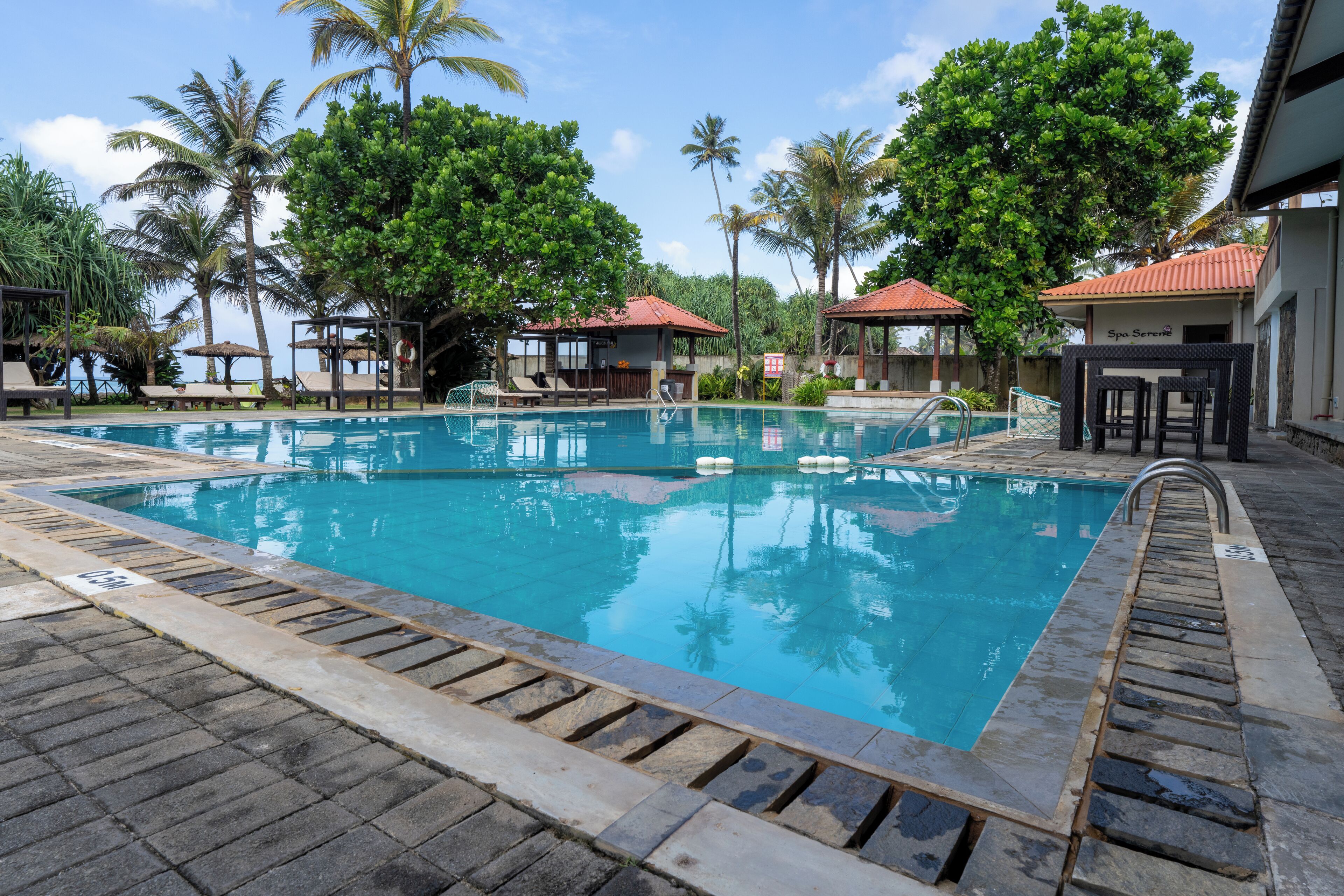 Kolam renang terbuka
