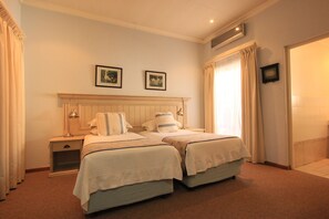 Premium bedding, desk, free WiFi, wheelchair access