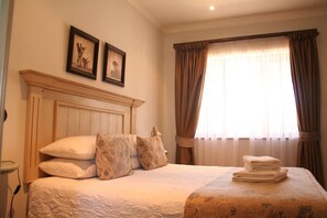 Quarto casal standard, 1 quarto, vista para o jardim | Roupas de cama premium, escrivaninha, Wi-Fi de cortesia