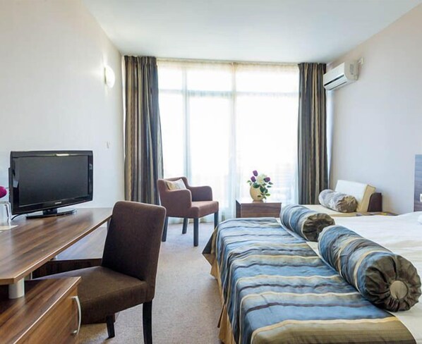 1 bedroom, premium bedding, minibar, desk