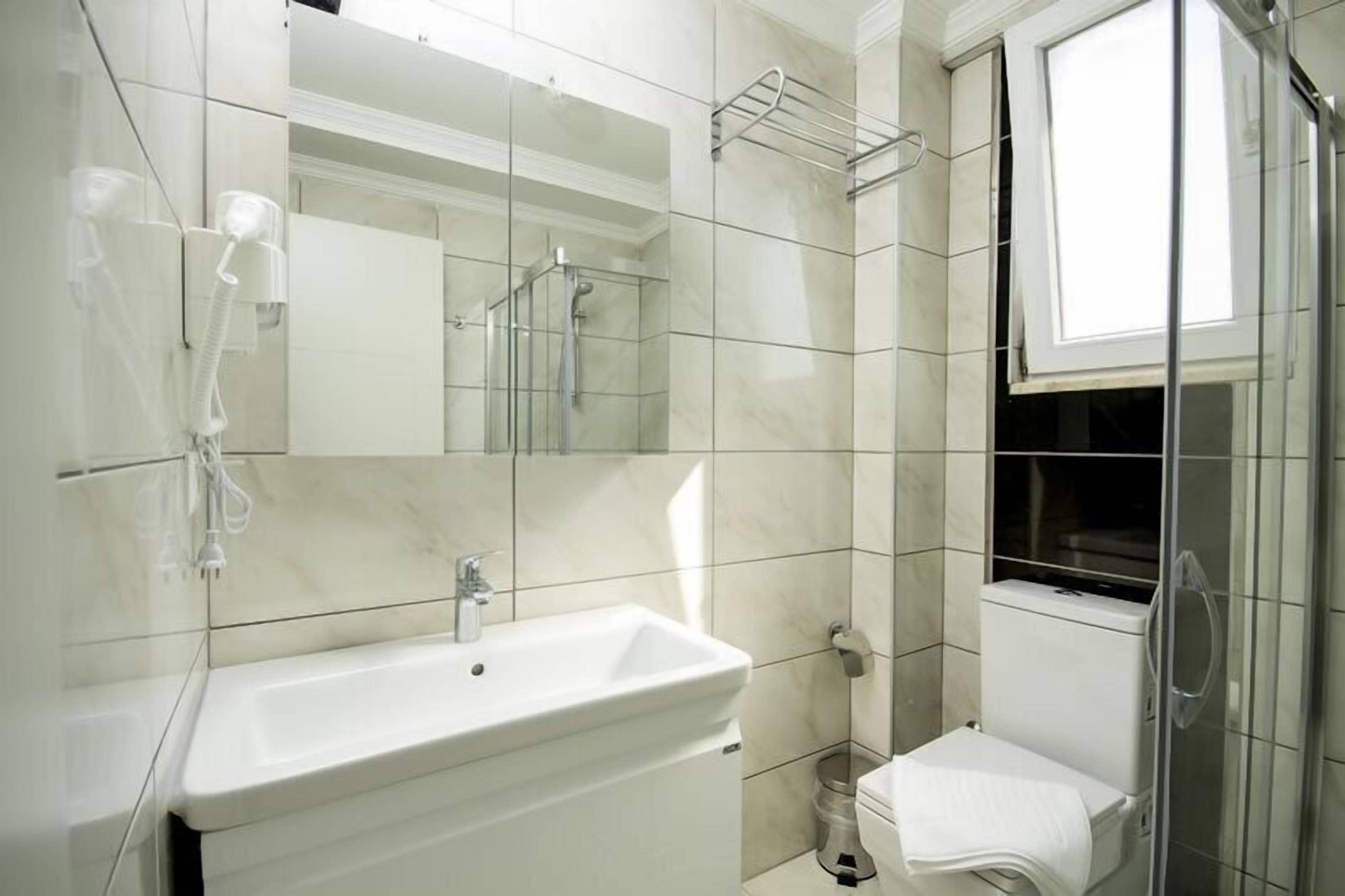 suite, sea view | bathroom | shower, hair dryer, towels