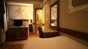 A hotel room with a bed, a dresser, a television, and a mirror. - Grand Peninsula Hotel (Istanbul)