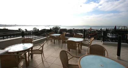 Grand Peninsula Hotel