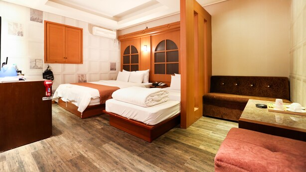 Family Twin Room (Check-in: Friday 10 PM/Saturday 11 PM)