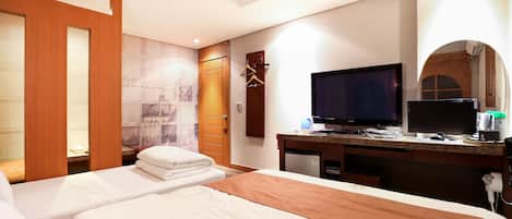 Family Twin Room (Check-in: Friday 10 PM/Saturday 11 PM)