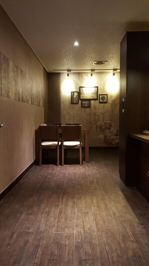 Soundproofing, free WiFi, bed sheets - Hotel Highland (Seoul)