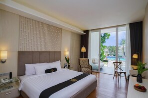 Premium bedding, minibar, in-room safe, desk - Java Heritage Hotel Purwokerto (Purwokerto)