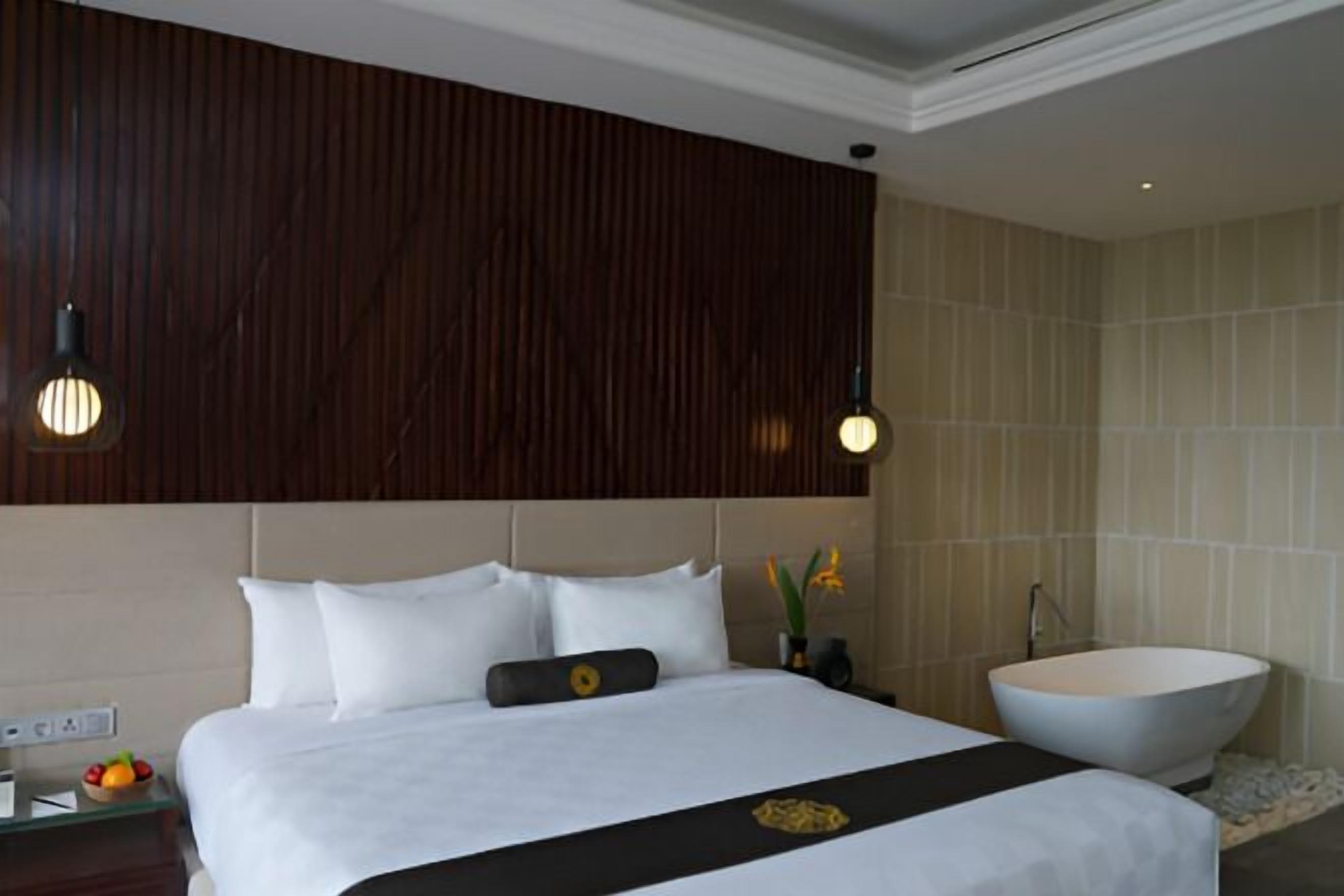 Premium bedding, minibar, in-room safe, desk