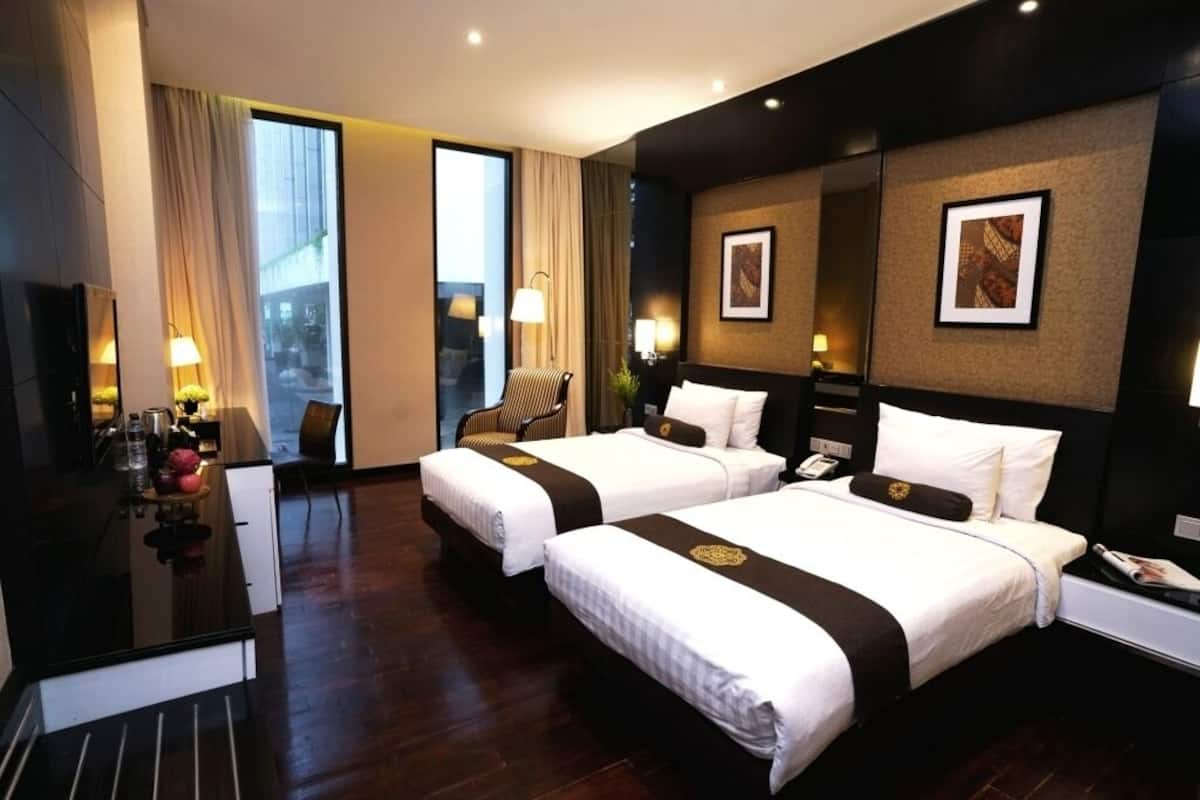 Deluxe kamer, 1 twee- of 2 eenpersoonsbedden, uitzicht op de stad | Luxe beddengoed, een minibar, een kluis op de kamer, een bureau