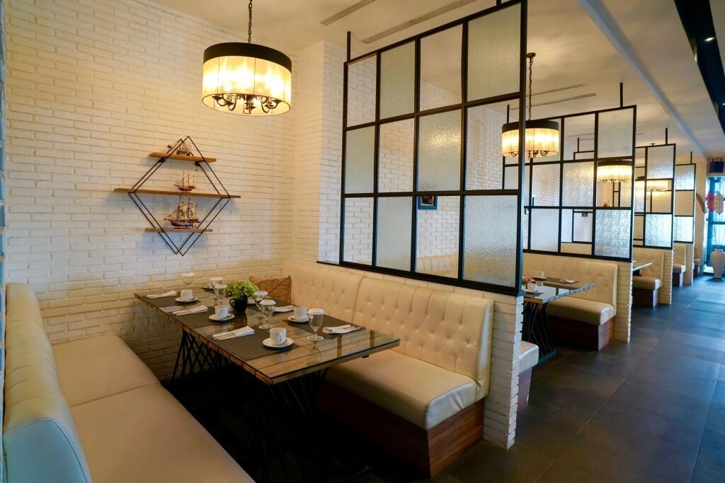 breakfast, lunch, dinner served; chinese cuisine