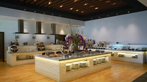 Una cocina moderna con una isla central, paredes de ladrillo blanco y piso de madera.
