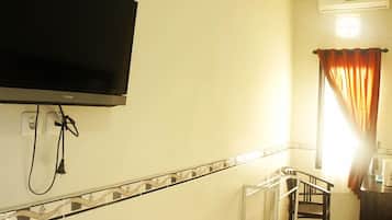 ์คํ ๋ค๋ ๋๋ธ๋ฃธ | ๋ฏธ๋๋ฐ, ์ฑ
์, ๋ฌด๋ฃ WiFi, ์นจ๋ ์ํธ
