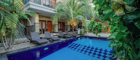 Outdoor pool, pool loungers