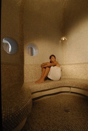 Sauna, steam room