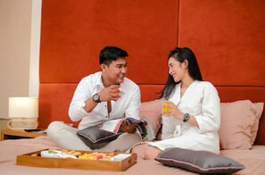 Presidential-sviitti | Ylelliset vuodevaatteet, minibaari, tallelokero huoneessa