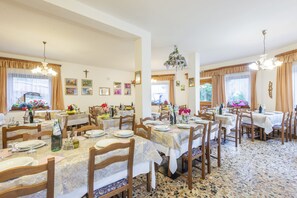 Breakfast, lunch, dinner served; local cuisine  - Rifugio Monte Baldo (Avio)