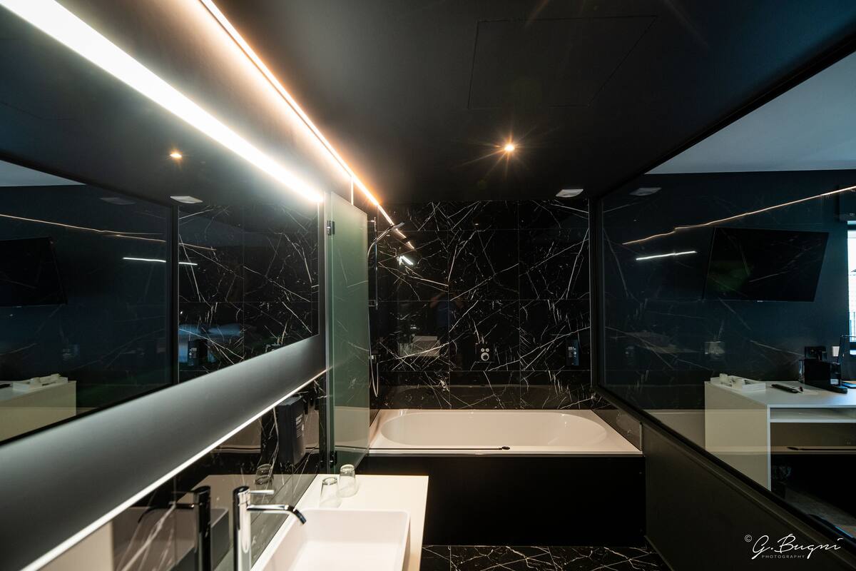 luxury double room | bathroom | bathtub, free toiletries, hair dryer, towels