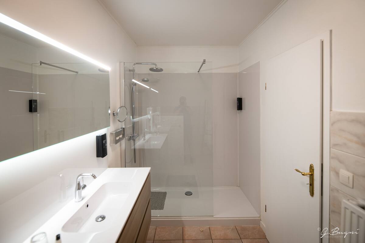 bathtub, free toiletries, hair dryer, towels