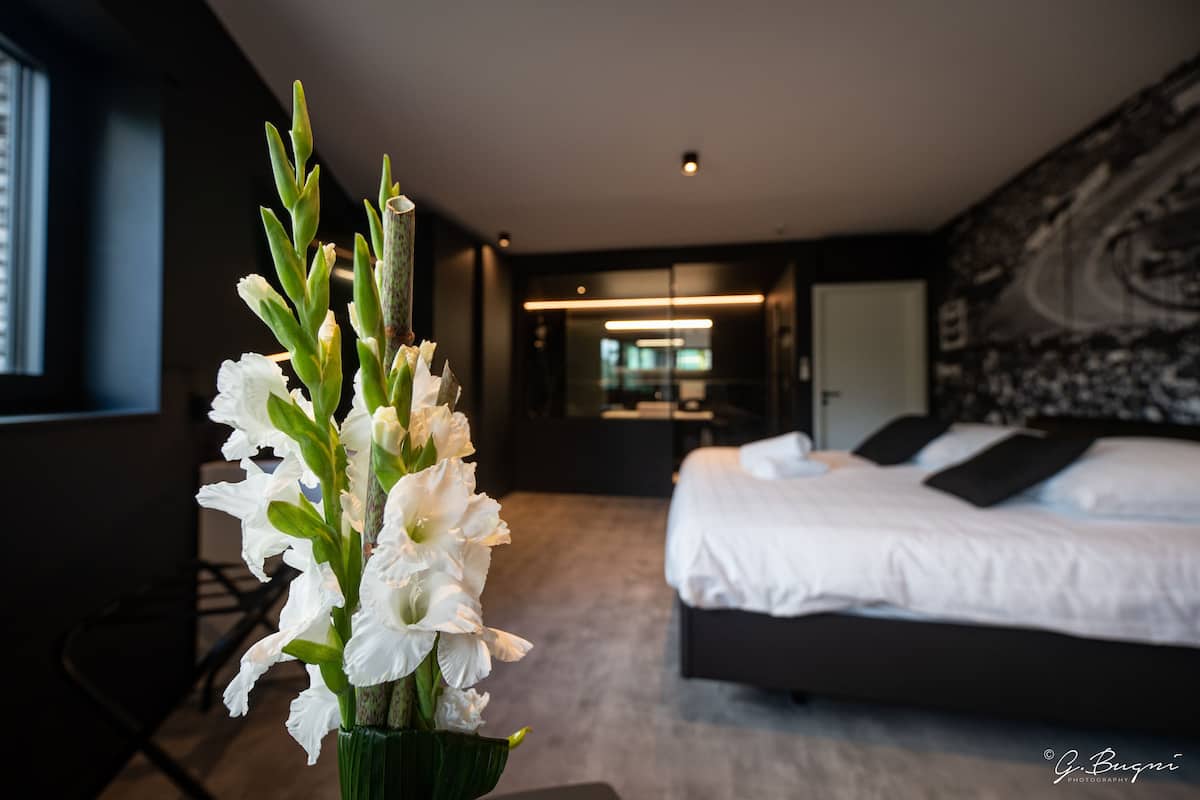 luxury double room | 1 bedroom, individually furnished, desk, laptop workspace