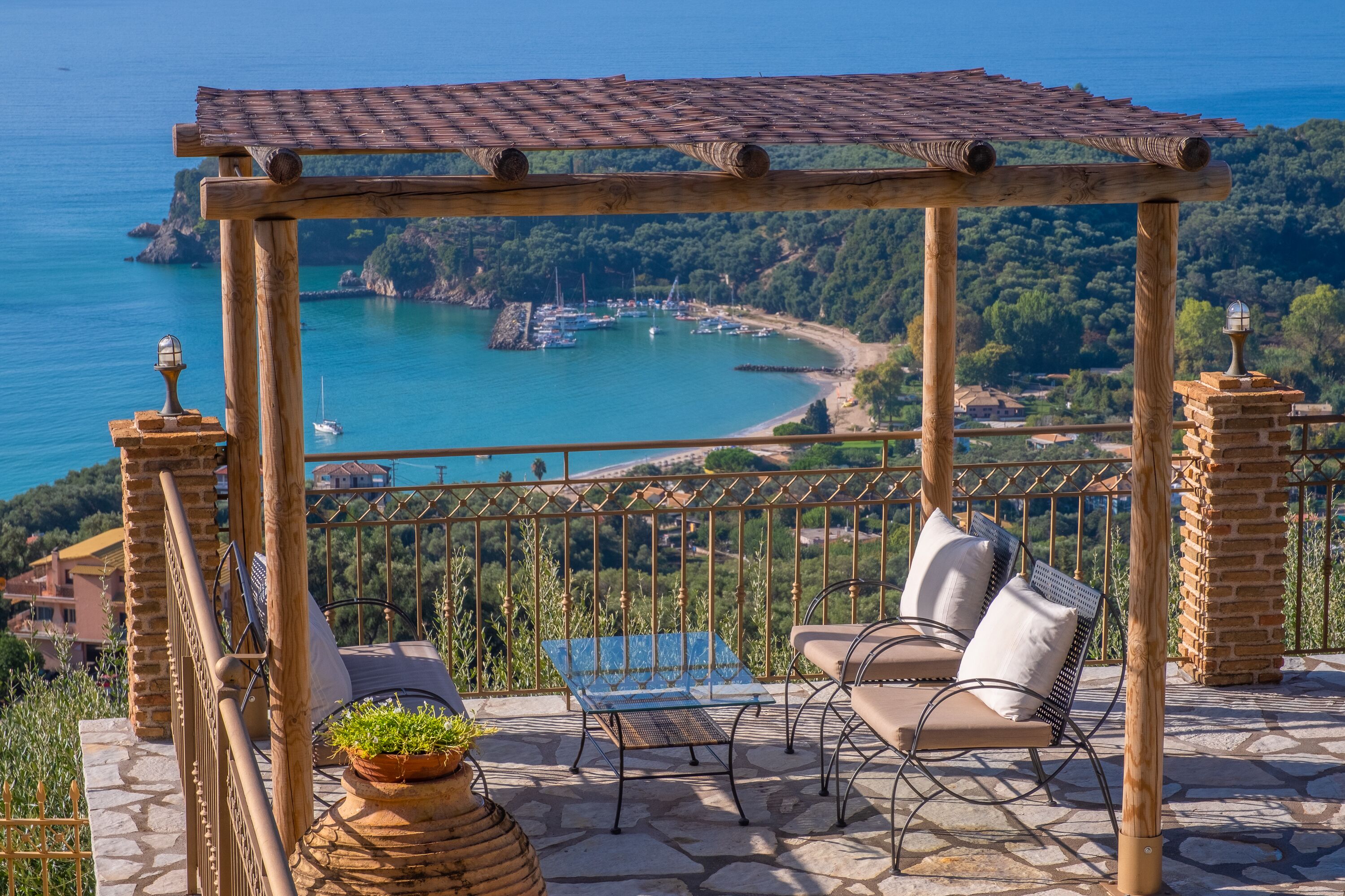 豪華別墅 | 意大利 Frette 床單、高級寢具、特厚豪華床墊、房內夾萬