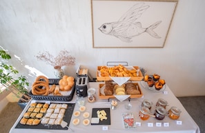 Daily buffet breakfast for a fee