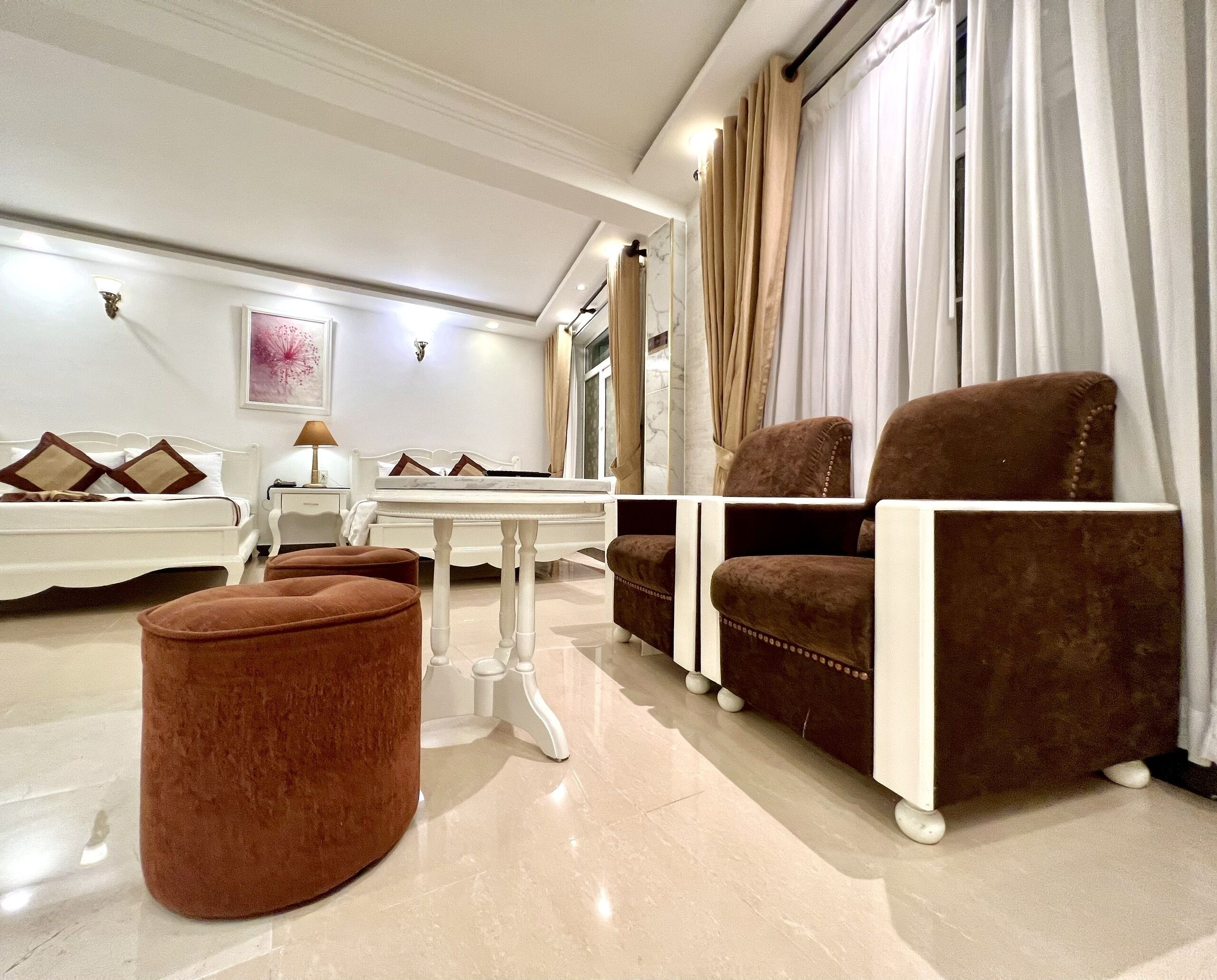 roh twin room | minibar, in-room safe, desk, blackout curtains