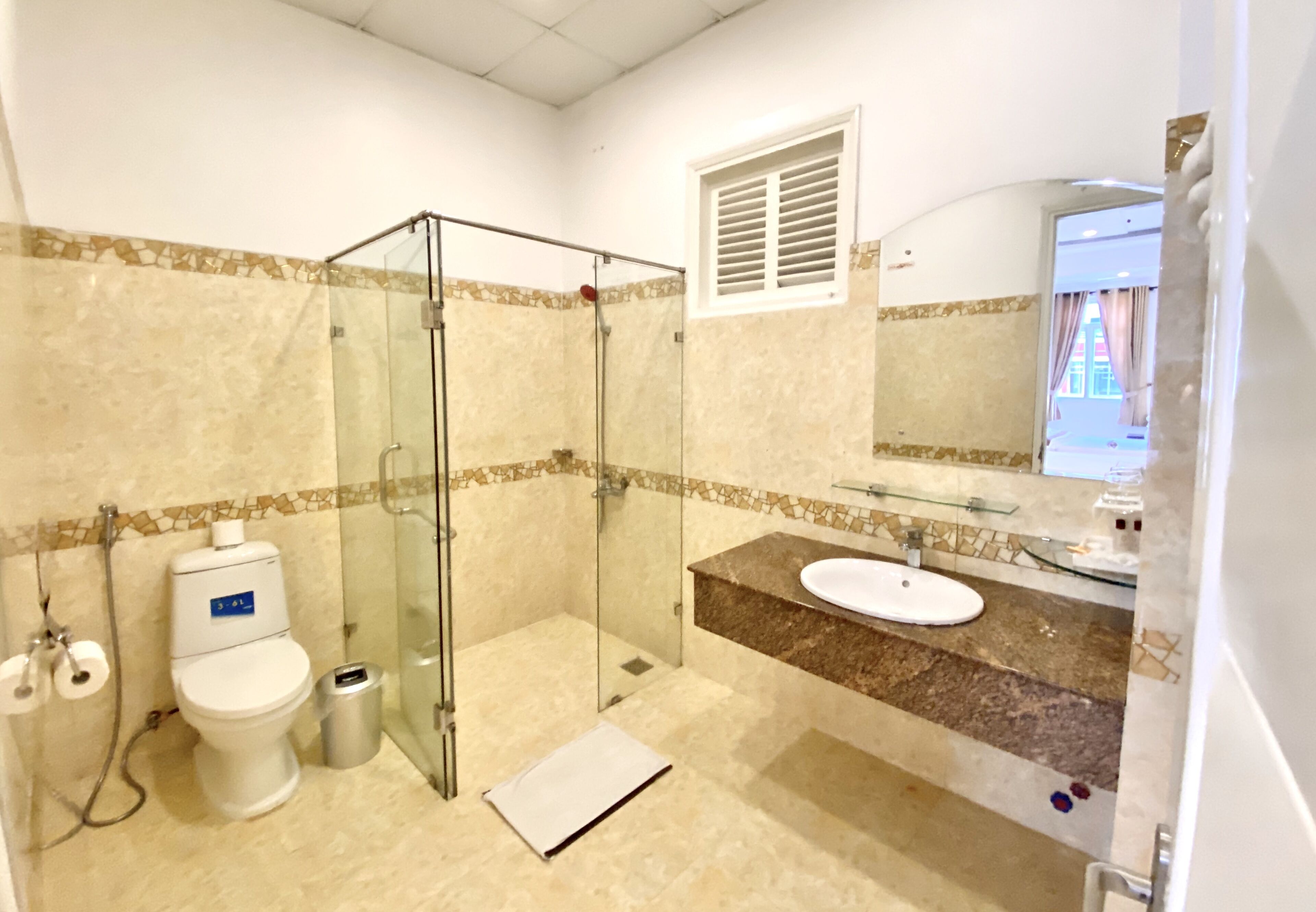 shower, free toiletries, hair dryer, slippers