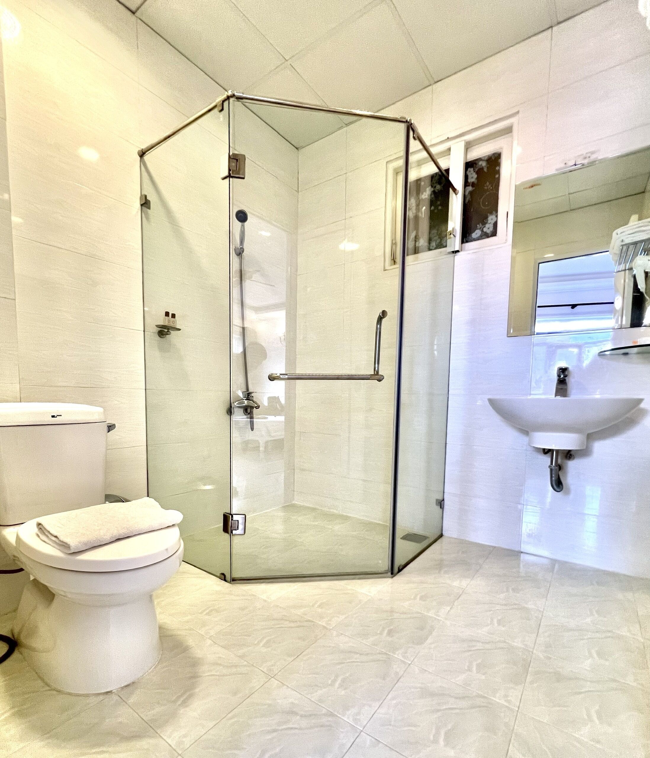 shower, free toiletries, hair dryer, slippers