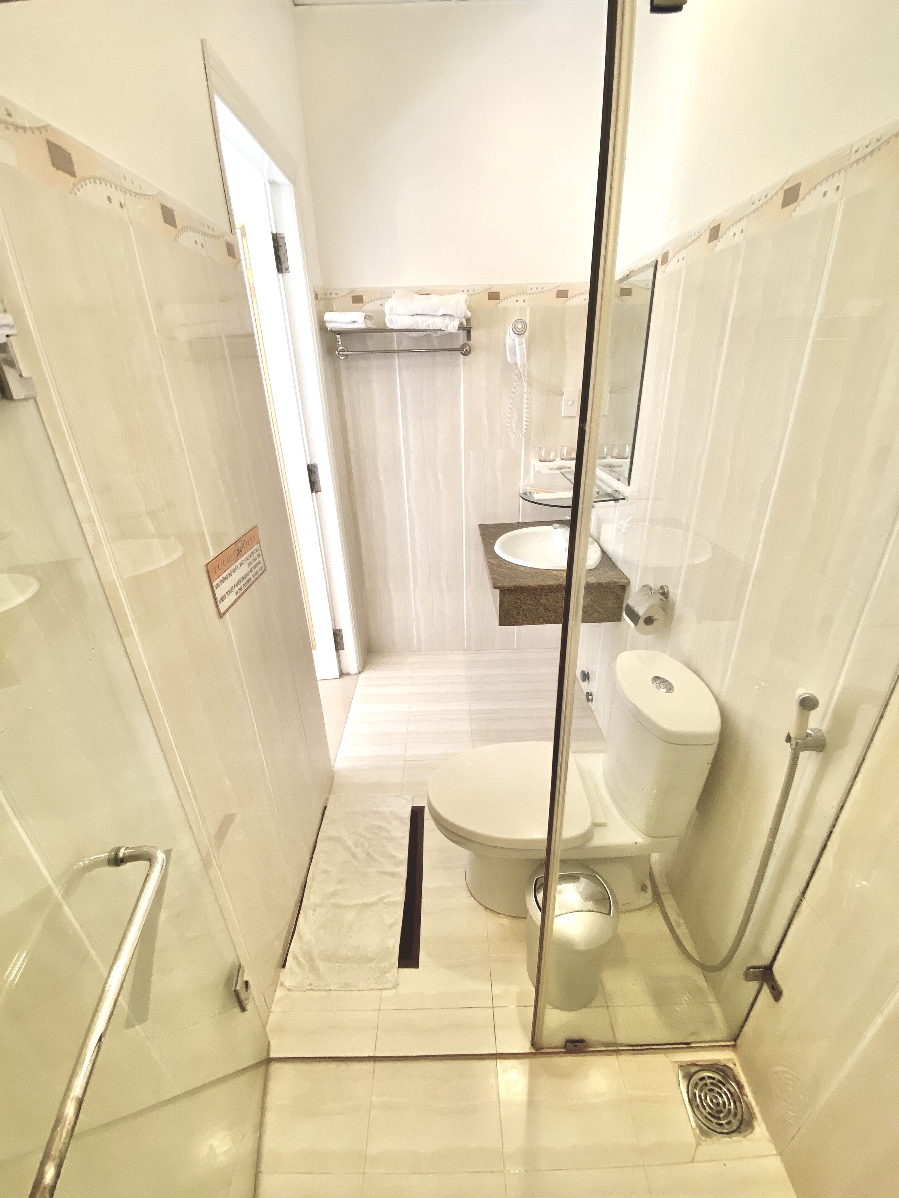 executive double room | bathroom | shower, free toiletries, hair dryer, slippers