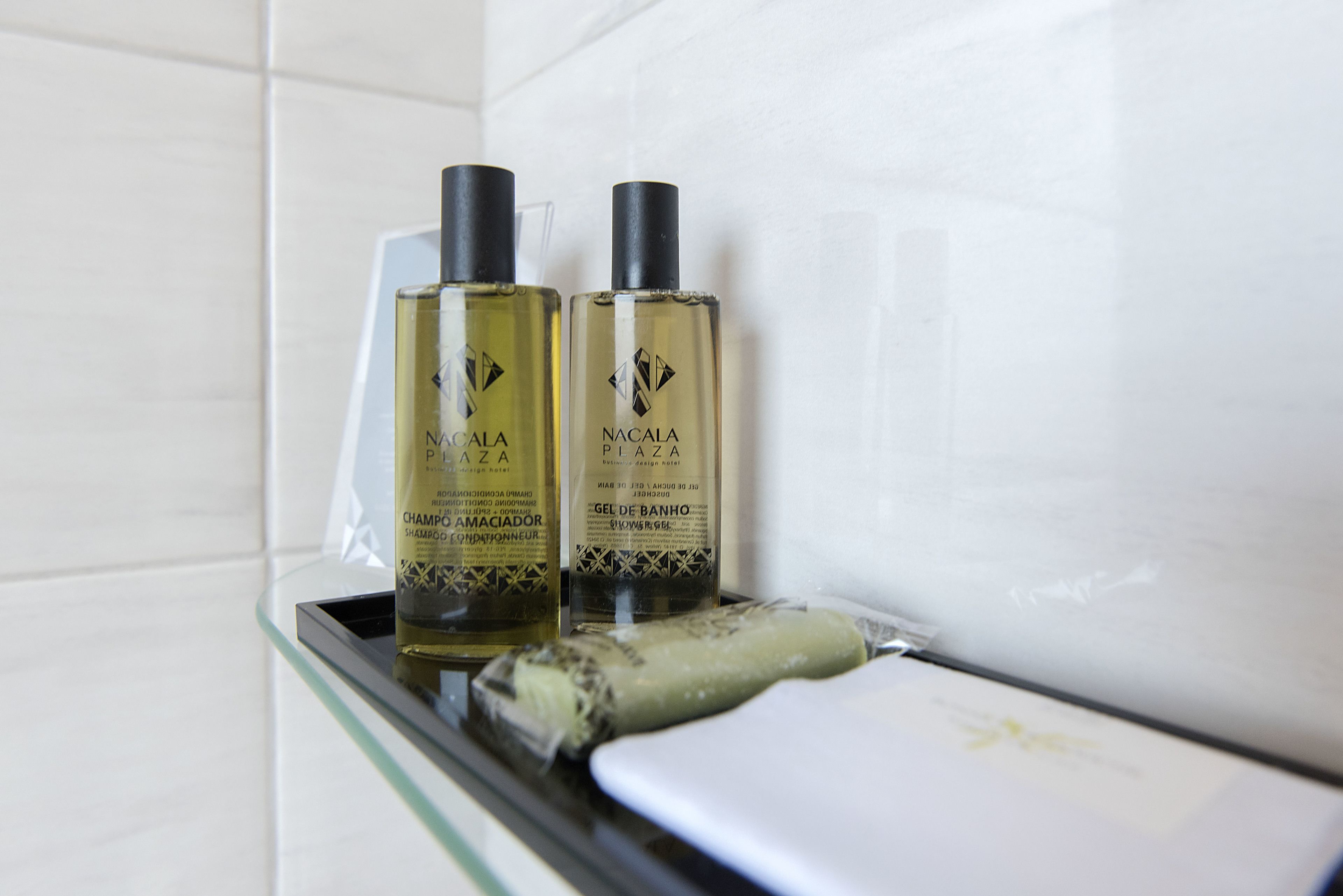 suite | bathroom | towels