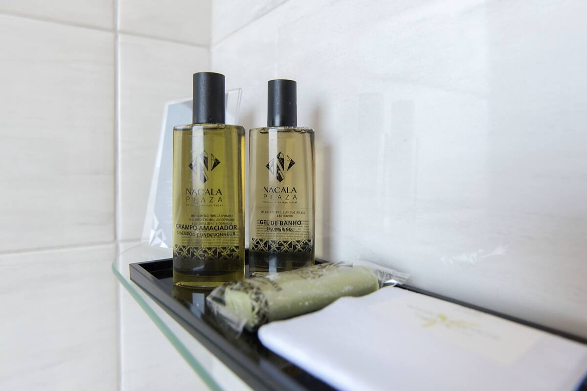 suite | bathroom | towels