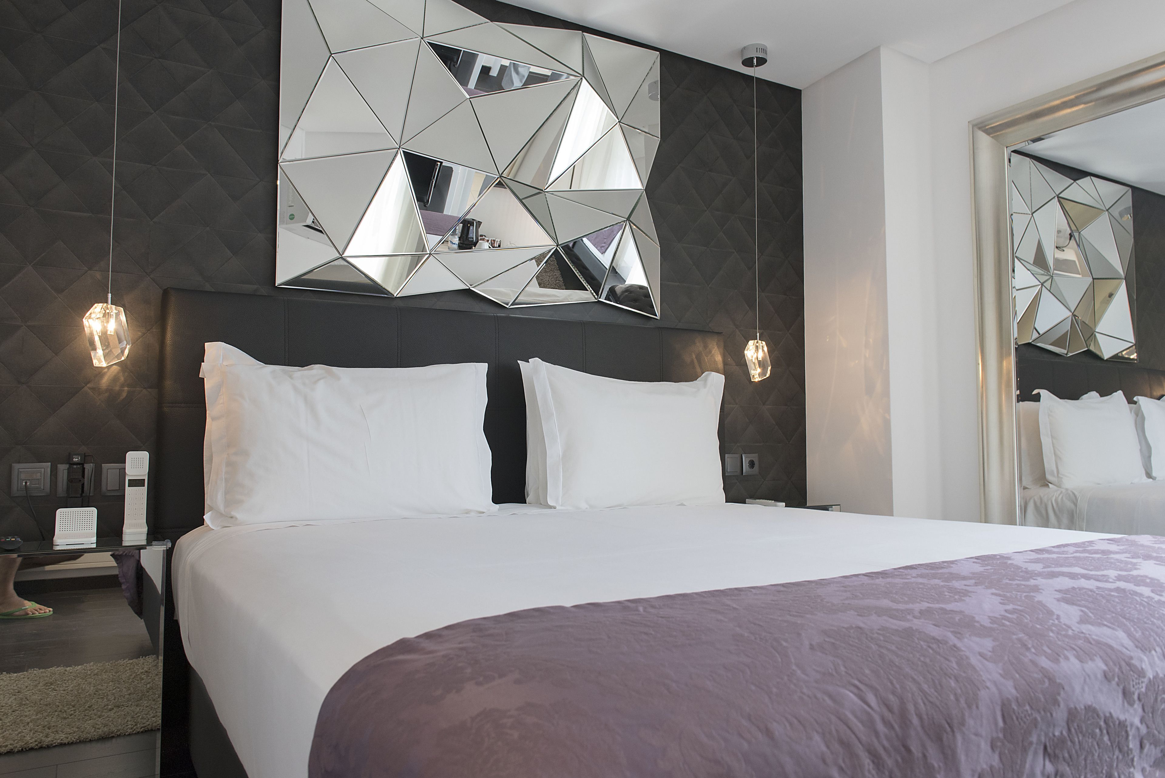 suite | minibar, in-room safe, desk, soundproofing