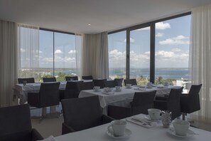 Breakfast, lunch and dinner served - Nacala Plaza Business Design Hotel (Nacala)